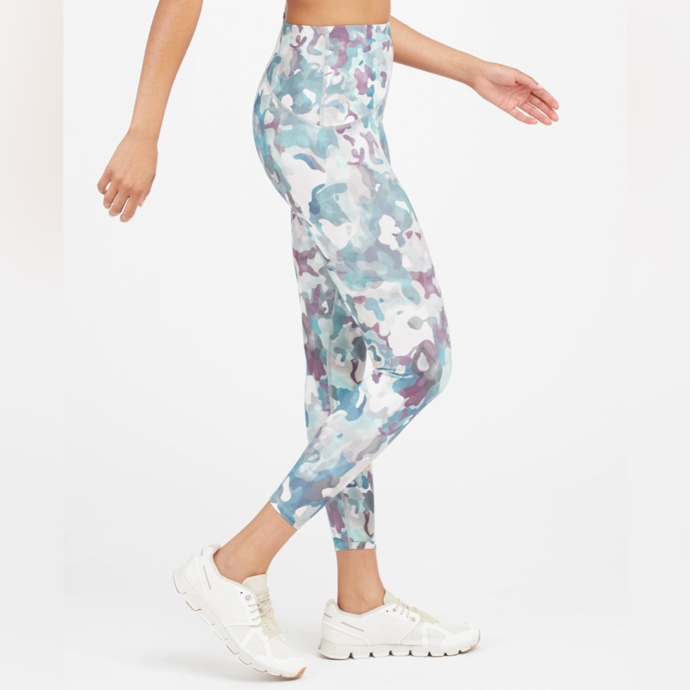 NWT SPANX Painted Camo Pink Multi Active Printed‎ 7/8 Leggings 50209R Sz S/P